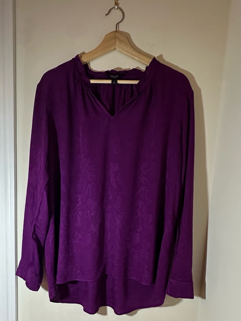 Simply Vera Wang blouse in a vibrant purple shade, size Large.